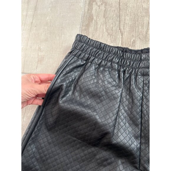 Goelia Womens Black Sz Large Quilted Faux Leather Shorts With Elastic Waistband - Picture 2 of 7